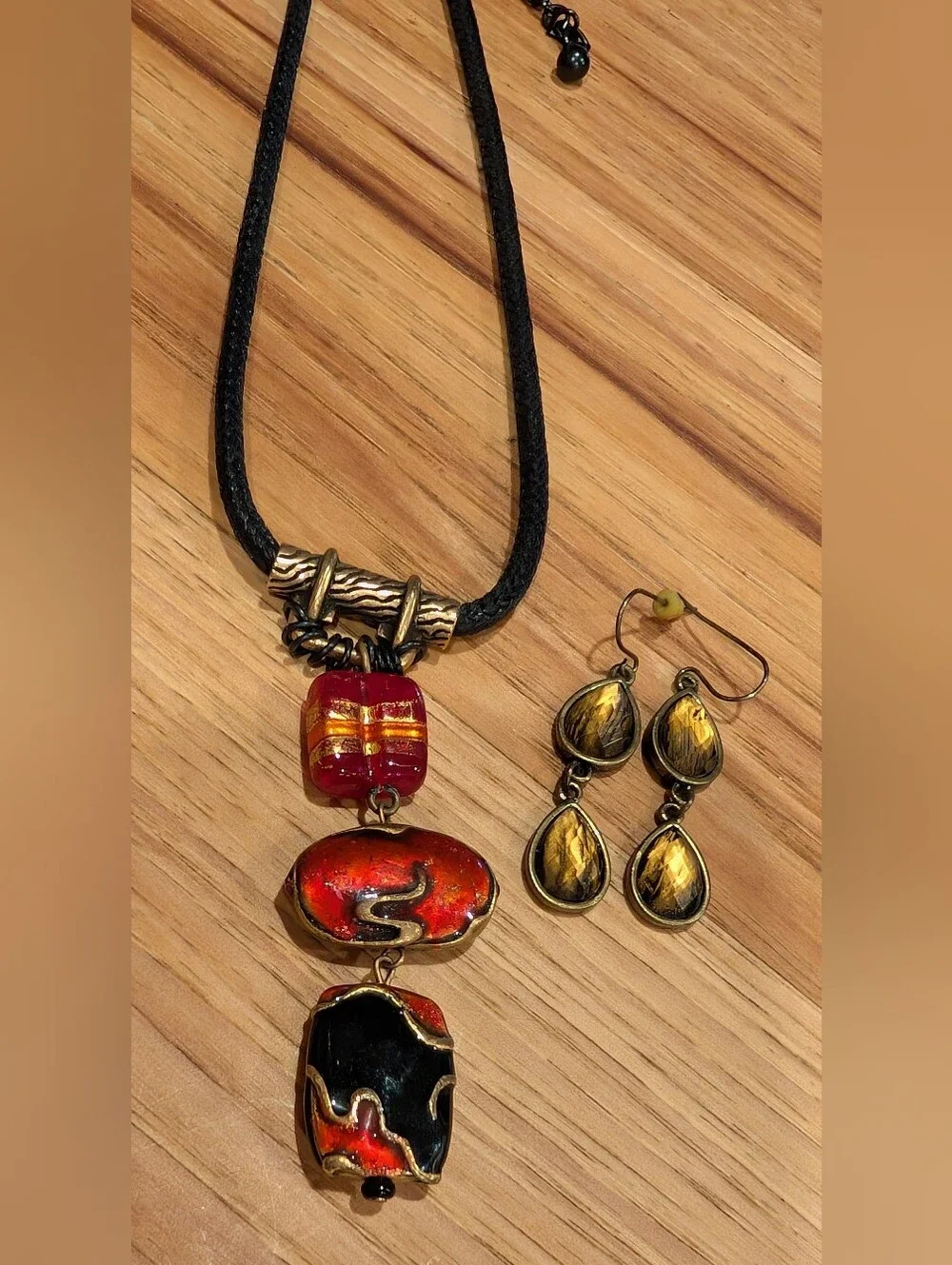 Red and Gold Glass And Enamel Pendant Necklace and Earrings Set
